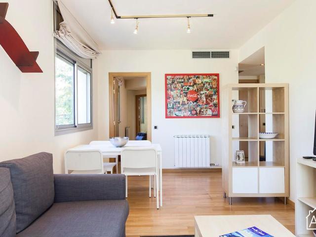 Bright 1 Bedroom Apartment with Amazing Pool in Vila Olímpica