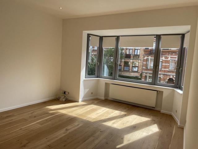 Bright 1 bedroom apartment with balcony