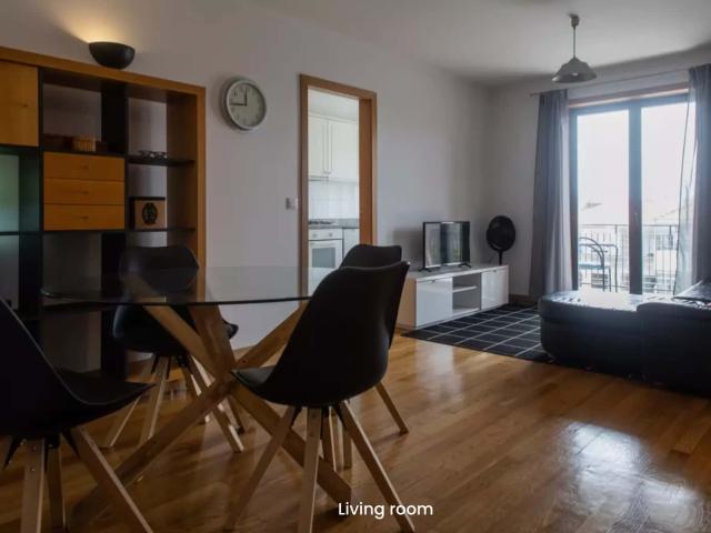 Bright 1 bedroom apartment with balcony in the heart of Porto