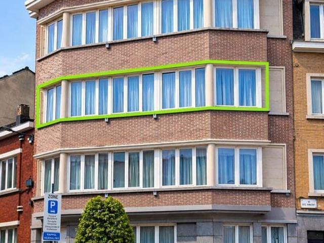 Bright 1 Bedroom Apartment with Brand New Renovated Kitchen