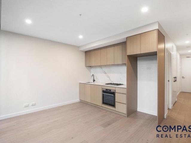 BRIGHT 1 BEDROOM APARTMENT WITH BRILLIANT AMENITIES!