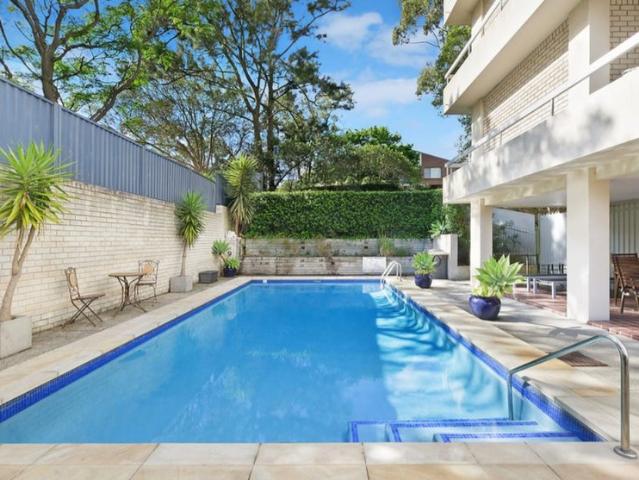 Bright 1 bedroom Apartment with Pool, Balcony & Parking in the Heart of Cremorne