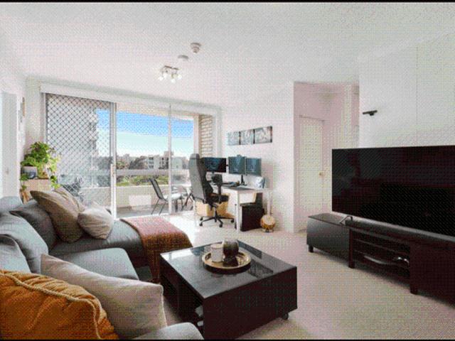 Bright 1 bedroom Apartment with Pool, Balcony & Parking in the Heart of Cremorne