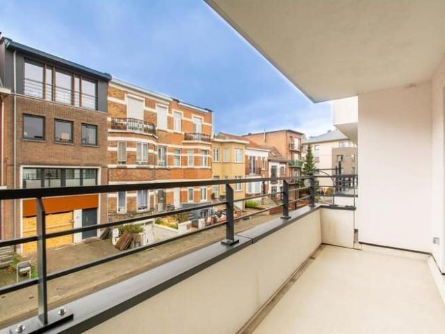 BRIGHT 1 bedroom apartment with Terrace NATO area