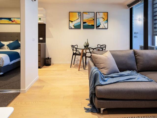 Bright 1 bedroom apartment at the heart of Brunswick