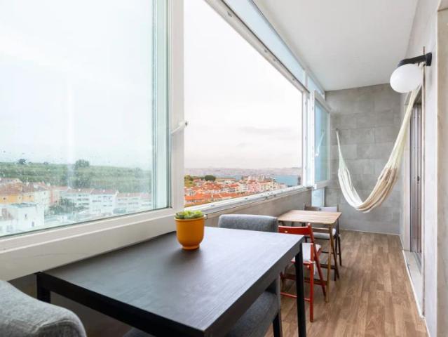 Bright 1 bedroom apartment for rent in Almada