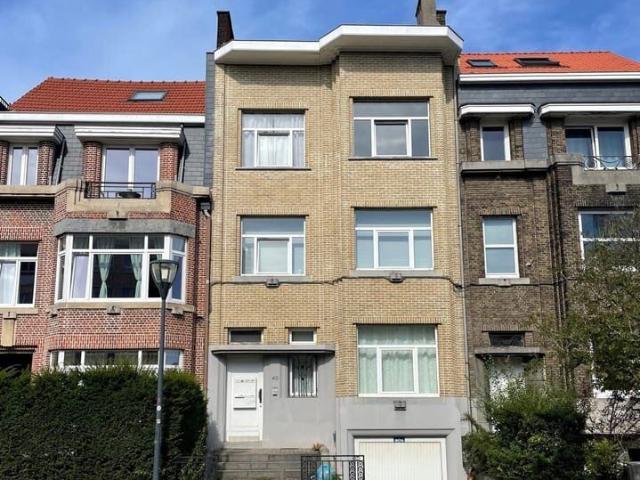 Bright 1 Bedroom Apartment + Office