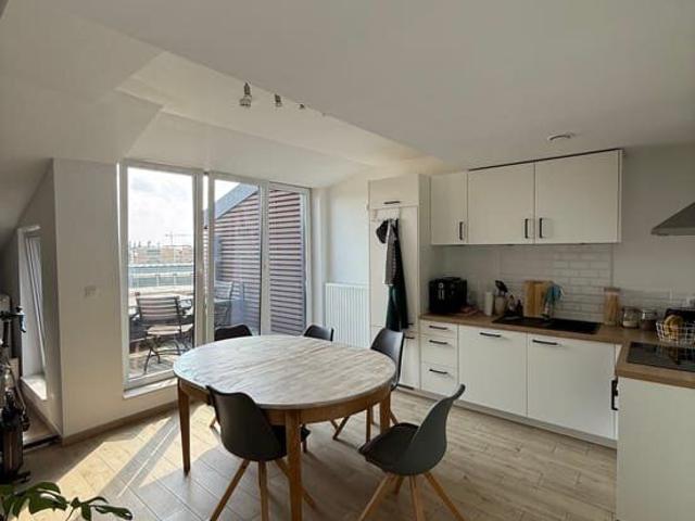 BRIGHT 1 BEDROOM APARTMENT on 2 sides 63 m²