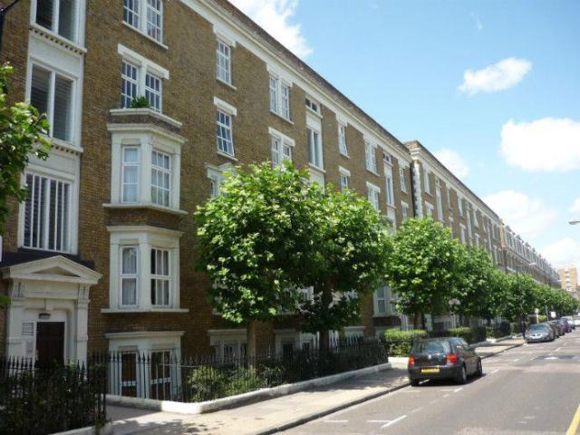 Bright 1 bedroom flat in a peaceful street