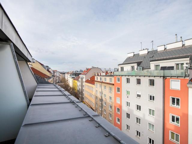 Bright 1 bedroom flat near the University of Economics and Business
