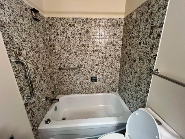 Bright 1 Bedroom Unit Conveniently Located in the Pines RP079 — Bright 1 Bedroom Unit Conveniently Located in the Pines