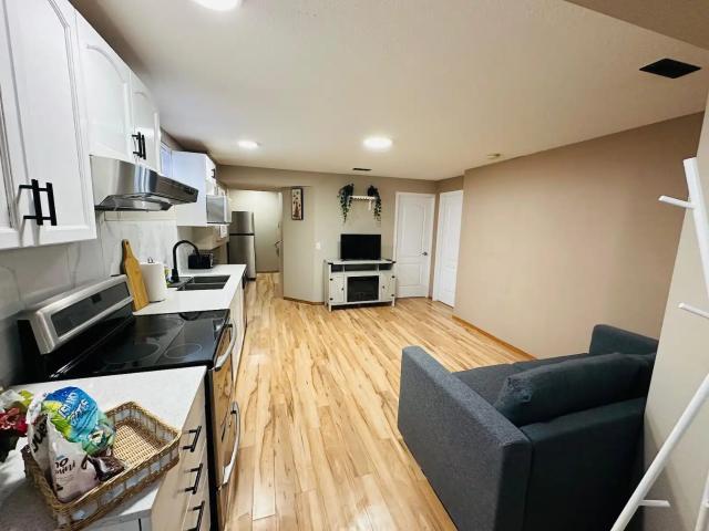 Bright 1 BR Basement in Calgary Northwest Lake Community
