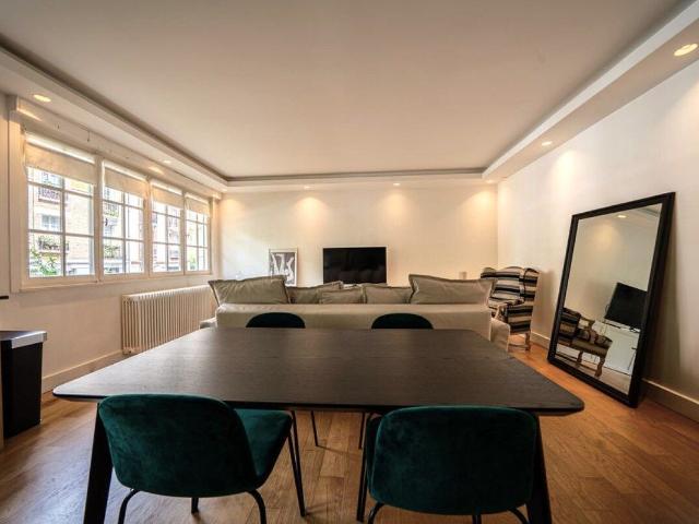 Bright 1BR Apartment with Parking in Neuilly sur Seine