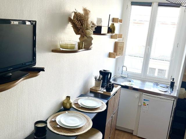 Bright 1BR with AC in Quiet 16th Arrondissement, Paris Amsterdam Apartments for Rent
