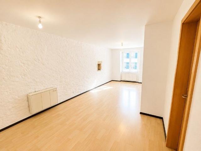 Bright 2.5 room apartment on the 2nd floor, on the street side Rue du Collège 25