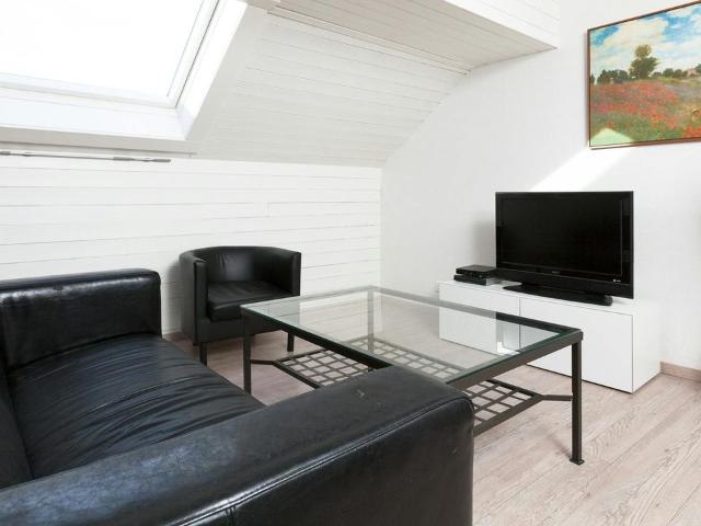 Bright 2.5 Room Apartment in Zurich Near Letzigrund Stadium, Zurich Amsterdam Apartments for Rent