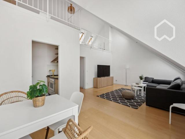Bright 2.5 room gallery apartment 75 m² with 2 workstations, fiber optics, 65 TV and south facing balcony, Munchen Amsterdam Apartments for Rent