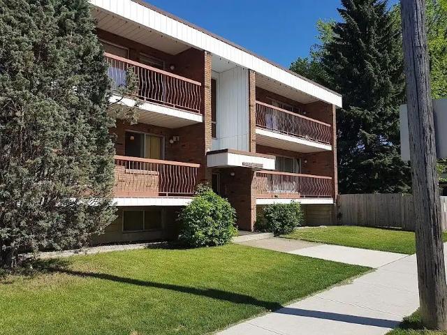 BRIGHT 2 BDRM SUITE IN BONNIE DOON — 2 Bedrooms Apartment