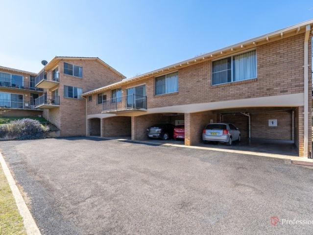 BRIGHT 2 BED, 1 BATH UNIT IN TOWN CENTRE!