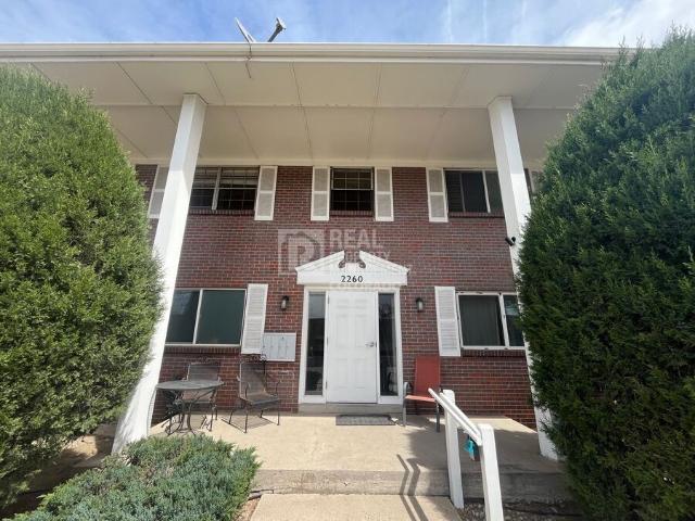 Bright 2‑Bed Corner Condo with Garage