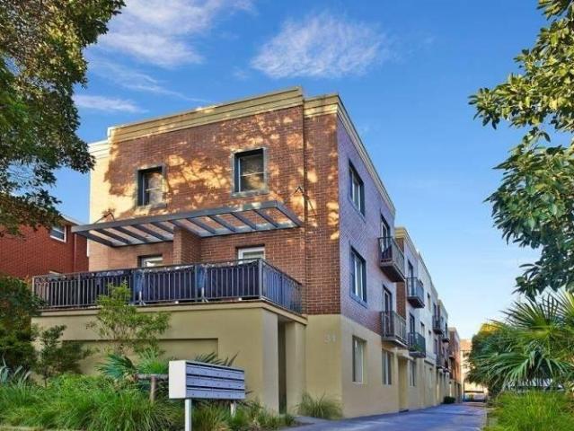 Bright 2 Bed Unit in Wollongong