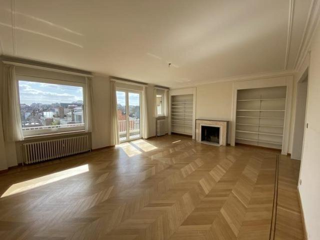 Bright 2 Bedroom +office — Châtelain/Brugmann Area