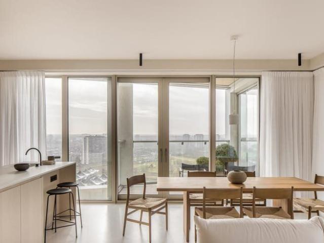 Bright 2 bedroom ap. with large terrace and view of park
