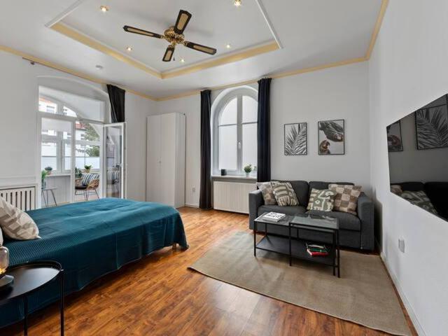 Bright 2 Bedroom apartment