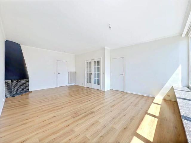 Bright 2 bedroom apartment + terrace