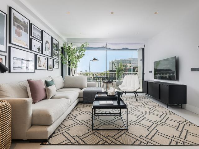Bright 2 bedroom apartment with nice views