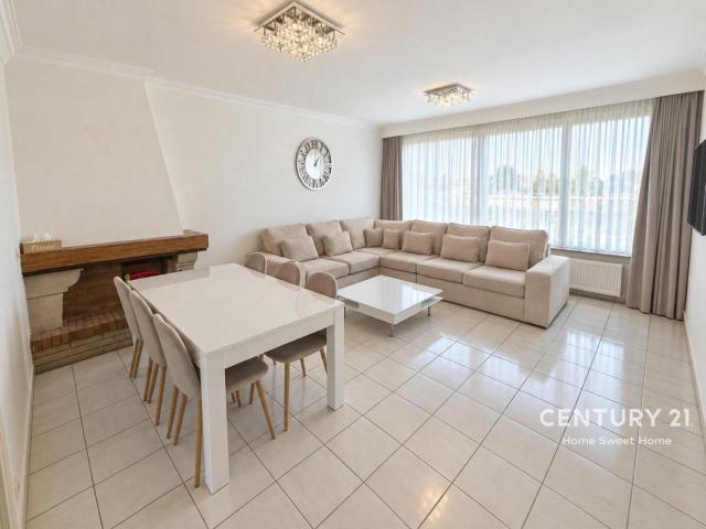 Bright 2 bedroom apartment with garage for rent