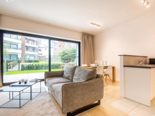 BRIGHT 2 bedroom apartment with GARDEN NATO area