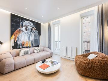 Bright 2 Bedroom Apartment with Home Office in Justicia