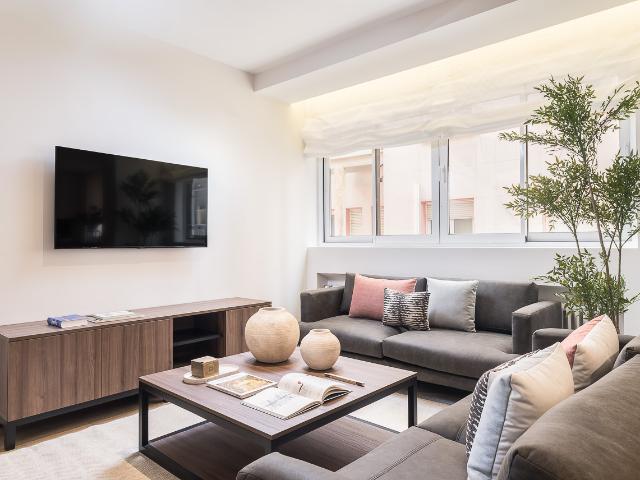 Bright 2 bedroom apartment with interior terrace