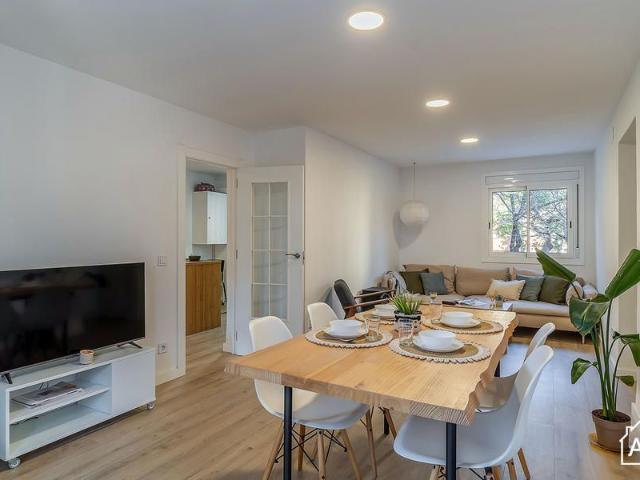 Bright 2 Bedroom Apartment with Private Balcony in Sant Martí
