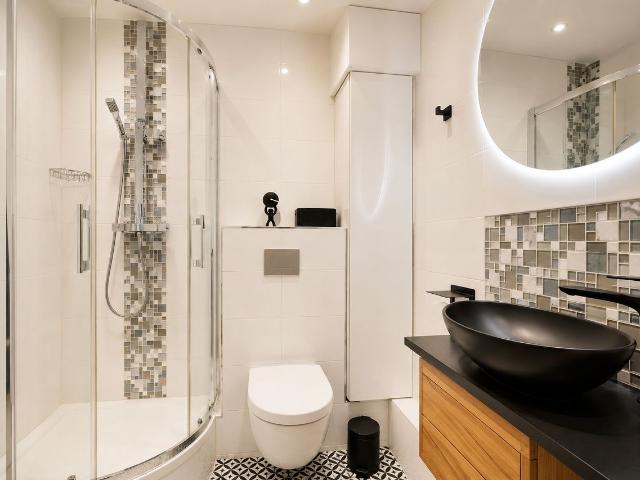 Bright 2 bedroom apartment with private terrace and air conditioning, Paris Amsterdam Apartments for Rent