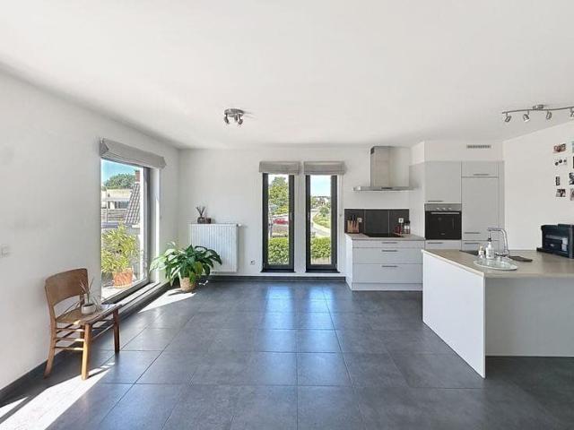Bright 2 bedroom apartment with terrace and parking space
