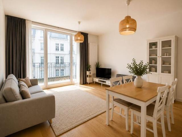 Bright 2 bedroom apartment with terrace – European Quarter