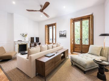 Bright 2 bedroom apartment in the heart of Madrid