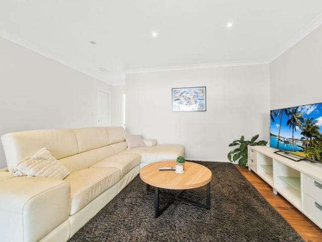 Bright 2 Bedroom Apartment in a Convenient Mortdale Location For rent