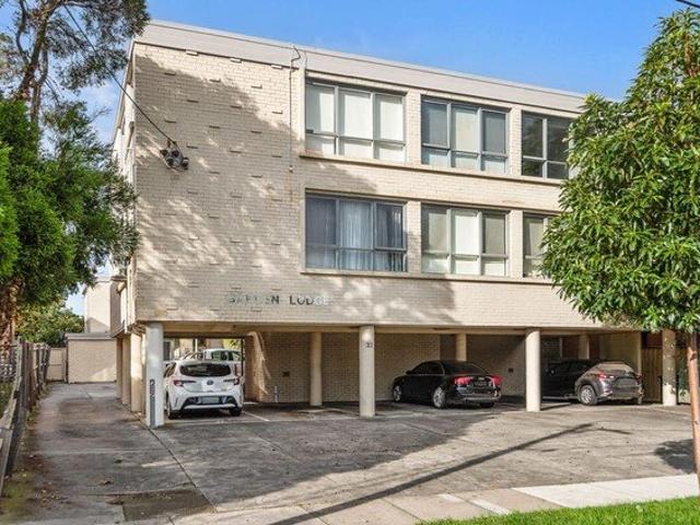 Bright 2 Bedroom Apartment in a Leafy Parkside Pocket