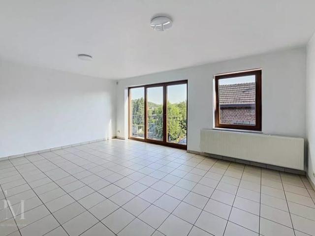Bright 2 Bedroom Apartment in Charleroi, 78 m²