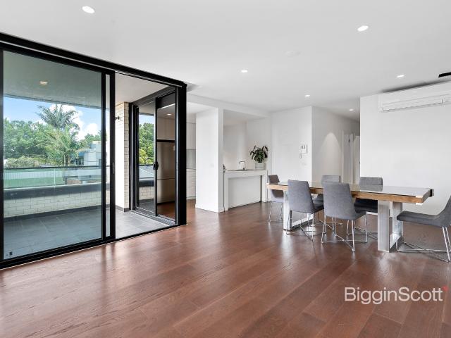Bright 2 Bedroom Apartment in Historic GTV9 Precinct
