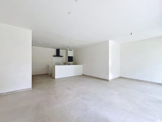 Bright 2 bedroom apartment in Oostakker