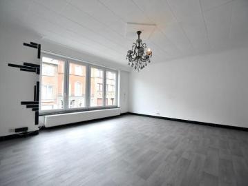 Bright 2 bedroom apartment in perfect condition with garage