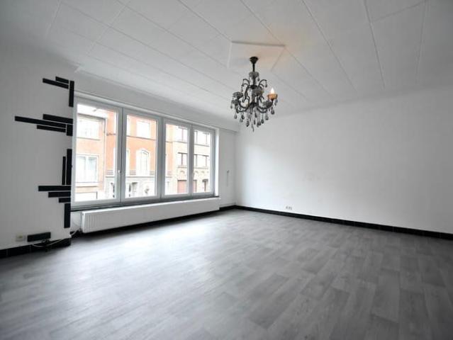 Bright 2 bedroom apartment in perfect condition with garage