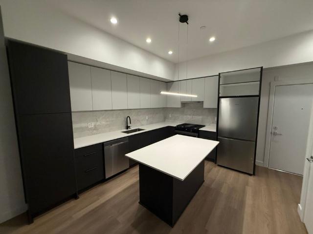Bright 2 Bedroom Condo in Delta