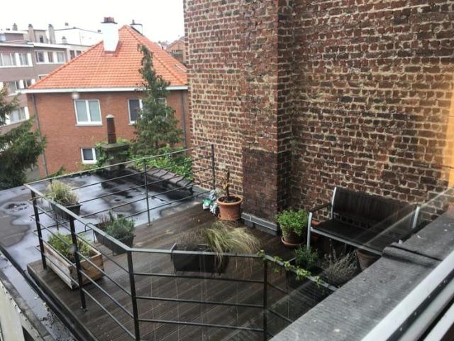 Bright 2 bedroom duplex with terrace in Woluwe St Lambert