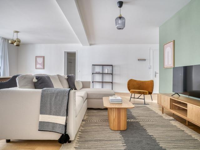 Bright 2 Bedroom Furnished Apartment in Zurich Town Hall, Zurich Amsterdam Apartments for Rent