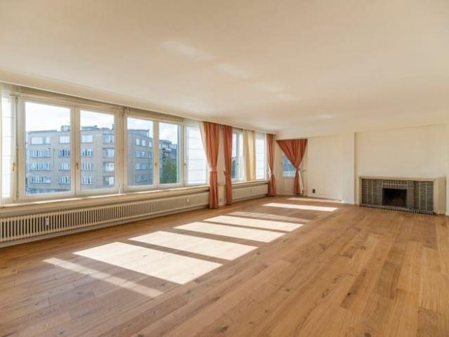 Bright 2 Bedroom Flat